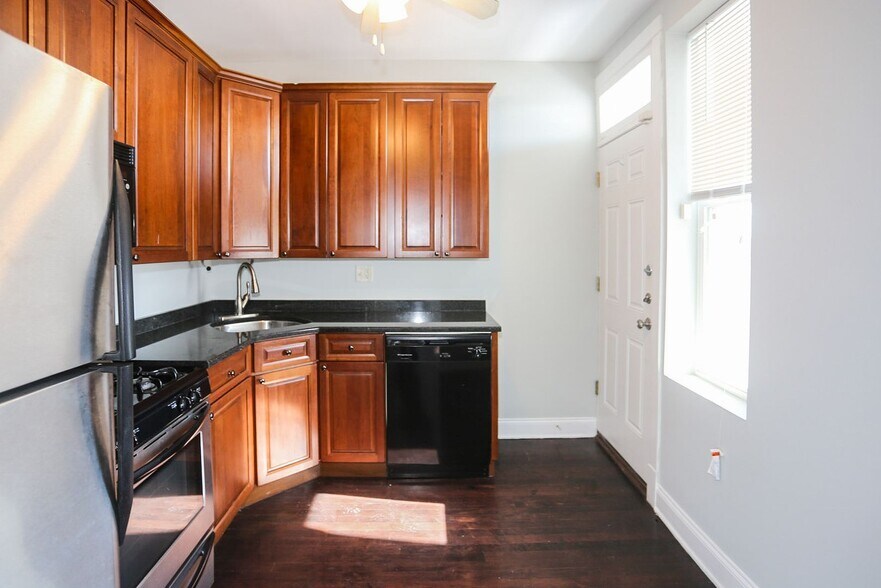 Building Photo - 4806 N Paulina St