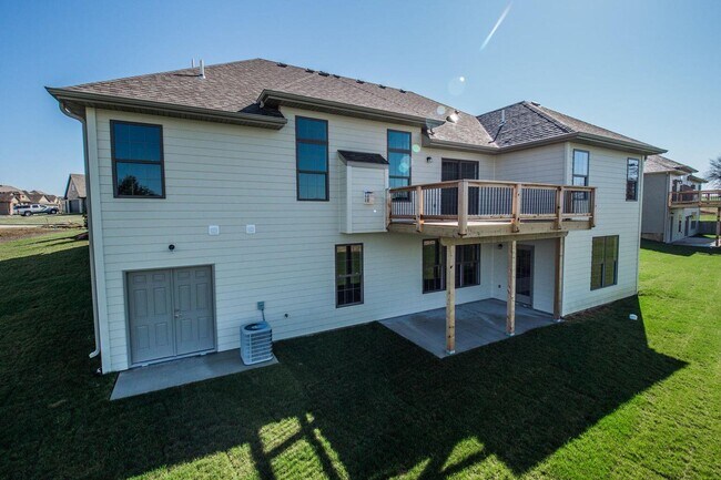 Building Photo - 1923 Lasso Cir