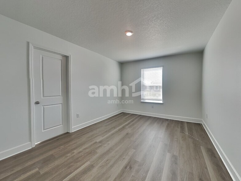 Building Photo - 37869 Dusty Saddle Ln