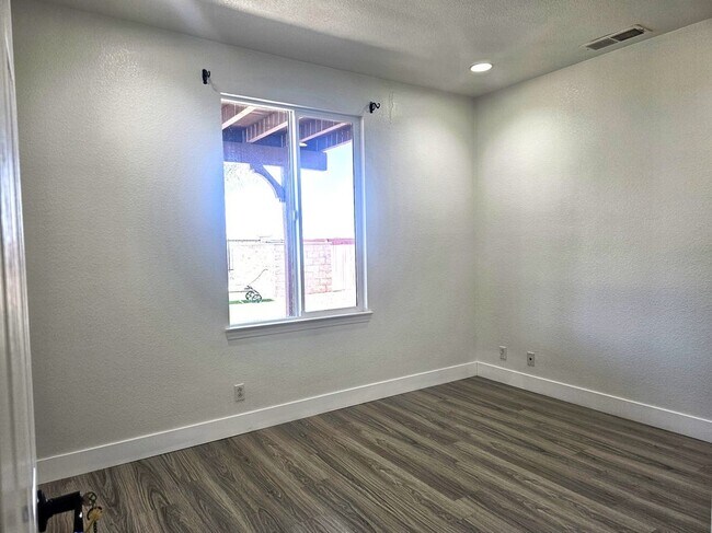 Building Photo - 17127 Carrotwood Dr