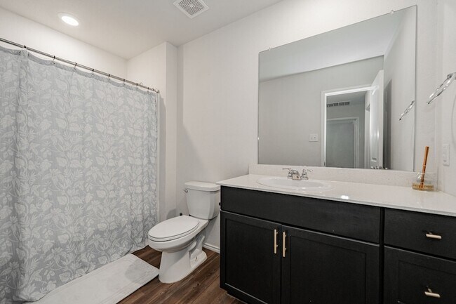 Building Photo - 1822 Barrie Wy