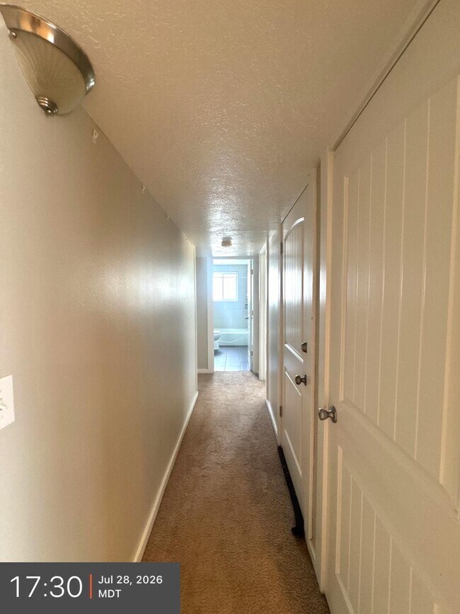 Building Photo - 555 E 170 S