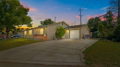 Building Photo - 2 bedroom duplex-home in Rancho Cordova