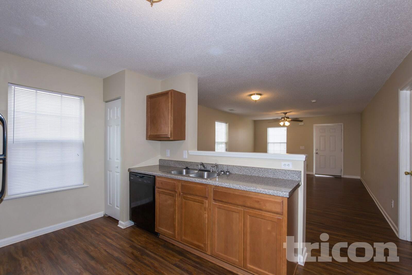 Building Photo - 104 Flyer Ct