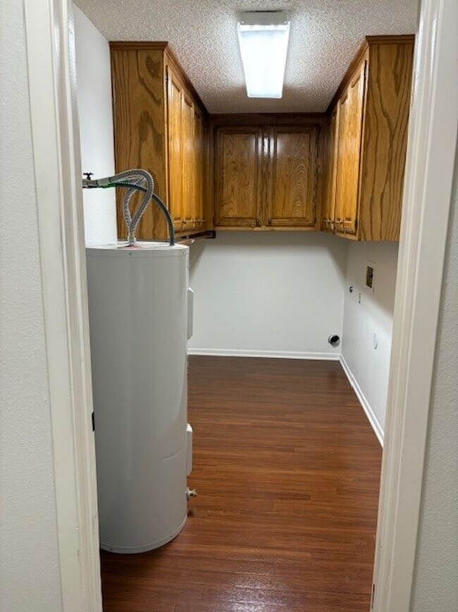 Building Photo - Charming 3-Bed, 2-Bath Home in China Sprin...