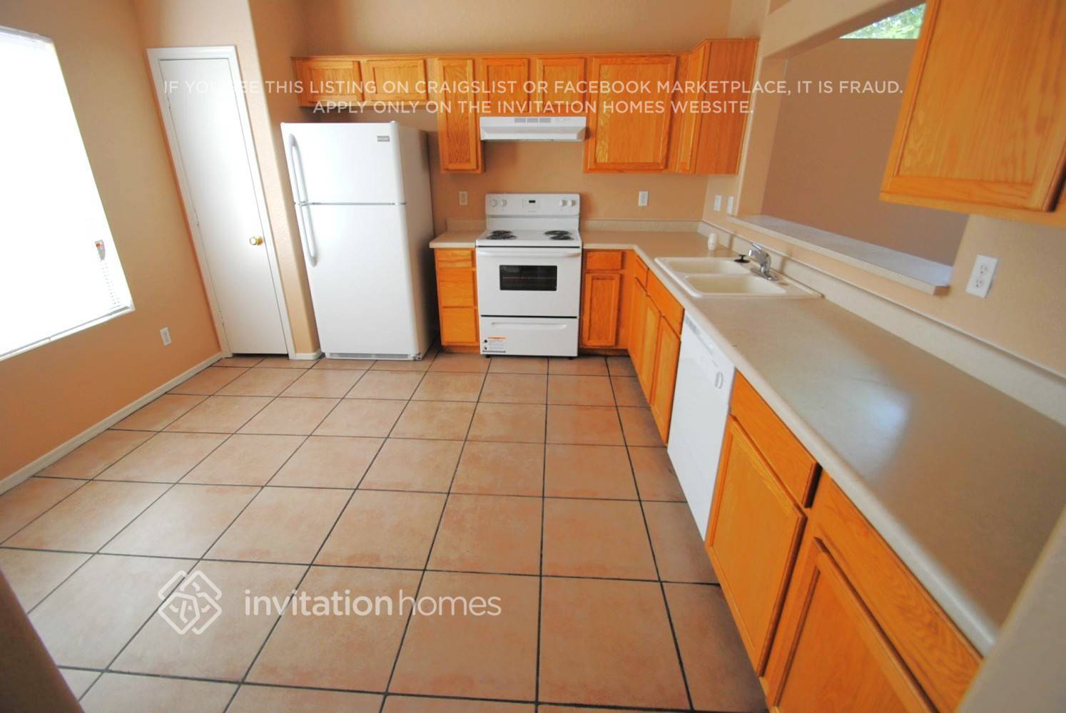 Building Photo - 8416 W Monterey Way