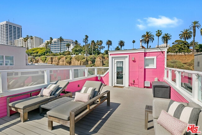 Building Photo - 1341 Palisades Beach Rd