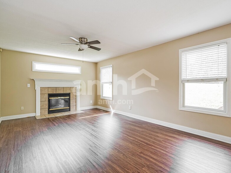 Building Photo - 1739 Autumn Dr