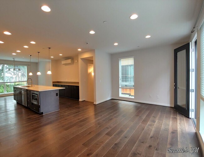 Building Photo - Contemporary Home in Bryant for Rent!