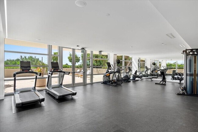 Building Photo - 3100 N Ocean Dr