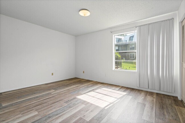 Building Photo - 119 Riverbend Dr