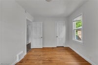 Building Photo - 5581 Saxon Dr