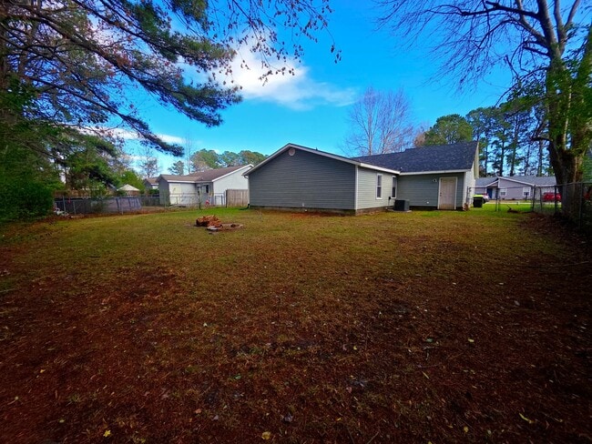 Building Photo - 3 Br 2 BA in Spring Villa