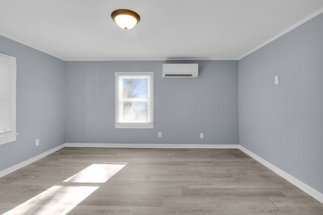 Building Photo - 522 Crawford St