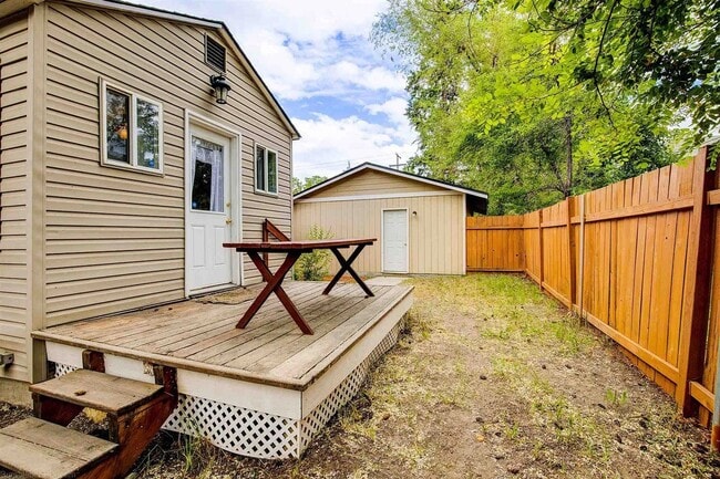 Building Photo - Stunning 3 Bed, 1 Bath Home on South Hill!