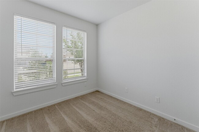 Building Photo - 305 Evans Dr