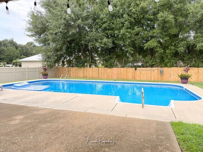 Building Photo - 6185 Autumn Pines Cir