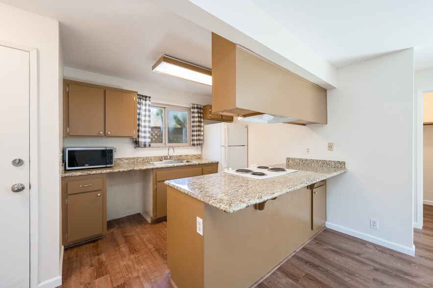 Building Photo - 1416 San Luis Dr