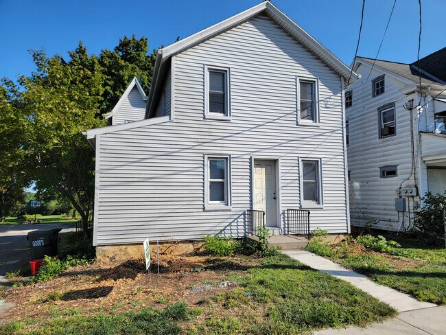 Primary Photo - 271 W Main St