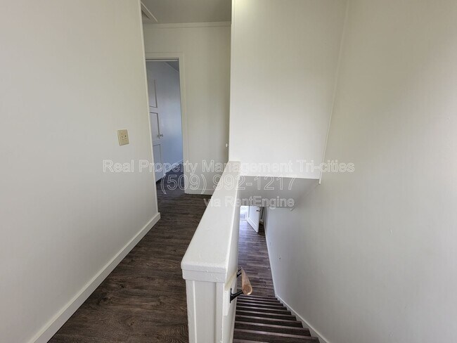 Building Photo - 87 Symons St