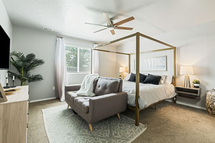 Building Photo - 17541 Mountain Springs Ave