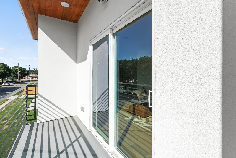 Building Photo - 1404 Hamburg St