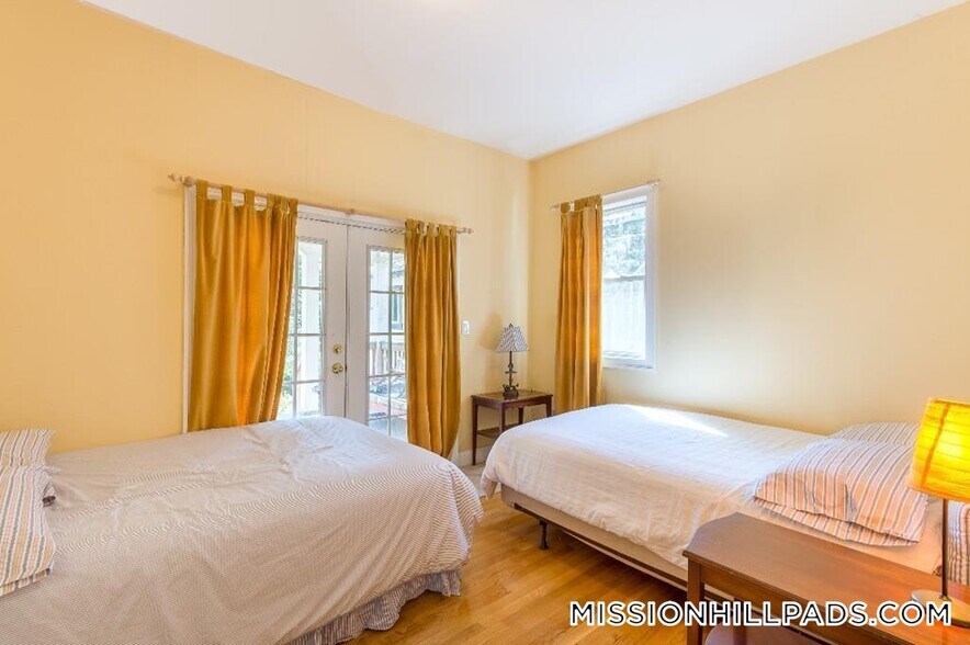 Building Photo - 74 Georgia St