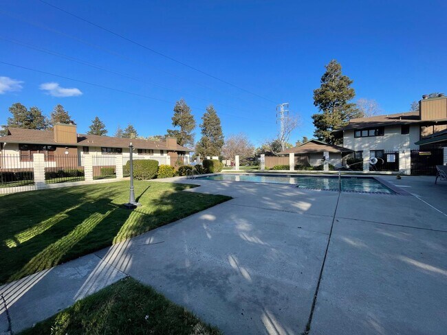 Building Photo - Cozy Condo with a One Bedroom Move in Ready!