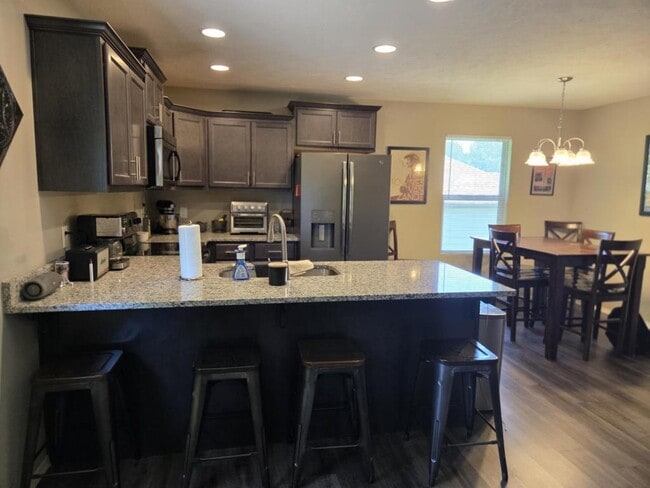 Building Photo - 5859 Geranium Ln