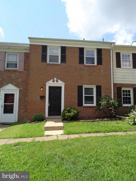 Building Photo - 721 Olde Greenwich Cir