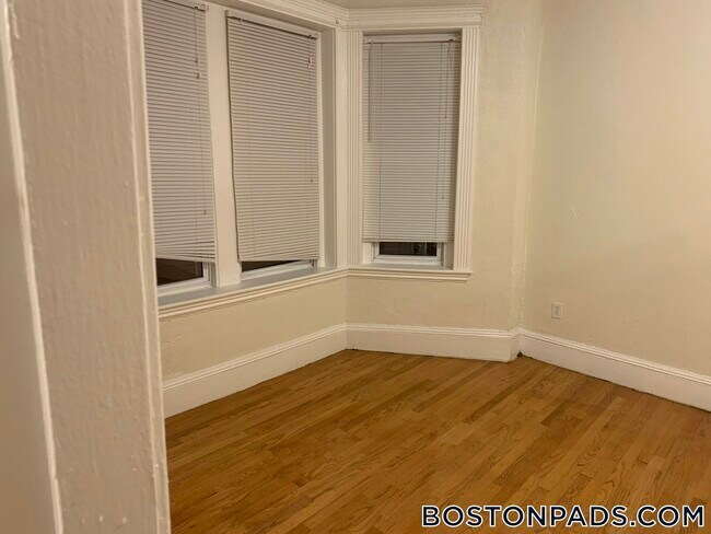 Building Photo - 171 Hemenway St