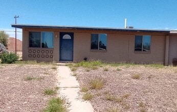 Building Photo - 2439 Parkside Dr