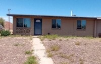Building Photo - 2439 Parkside Dr