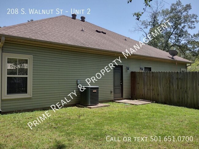 Building Photo - 208 S Walnut St