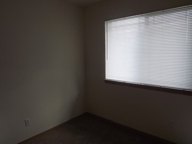 Building Photo - Wonderful Split-Level 3 bedroom 2 bath hom...