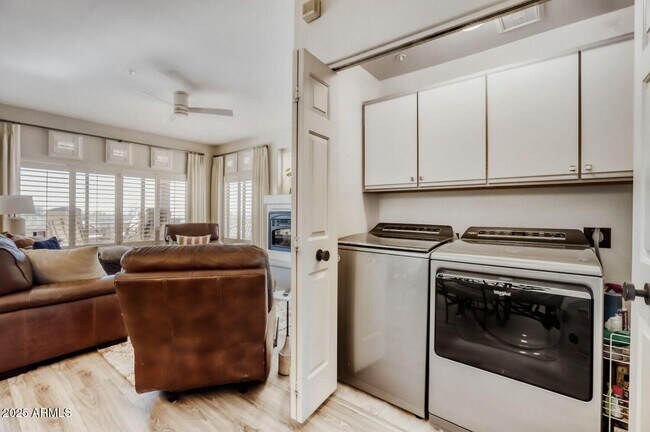 Building Photo - 8880 E Paraiso Dr