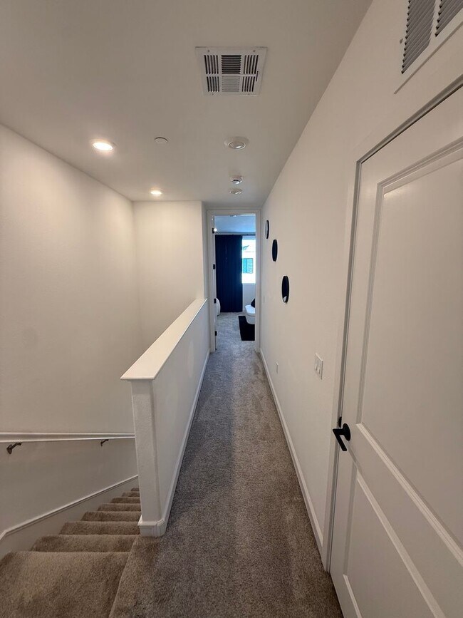 Building Photo - New Construction Town Home