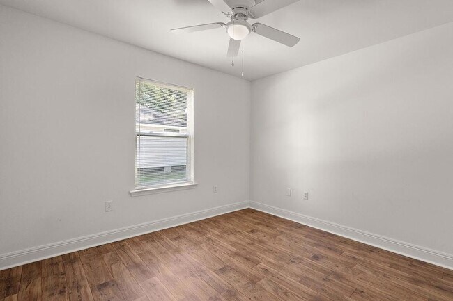 Building Photo - 415 W 33rd Ave