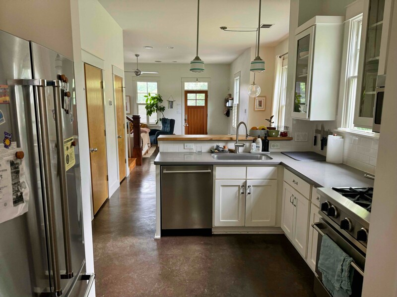 Building Photo - 2014 E 11th St