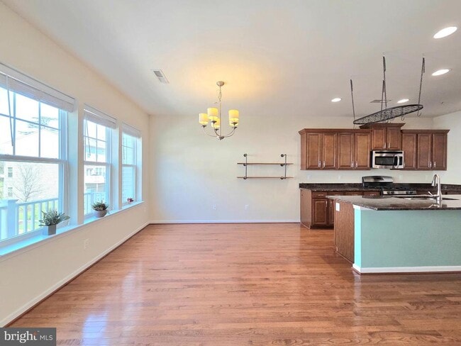 Building Photo - 1113 Red Hawk Way