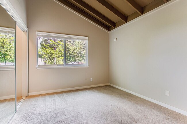 Building Photo - Nicely updated 1 bed 1 bath condo for rent in Sylvan Heights