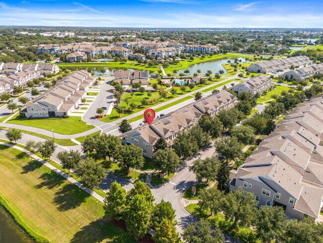 Building Photo - Spacious 3-Bed, 2.5 Bath End Unit Townhome in Windermere with 2 Car Garage!