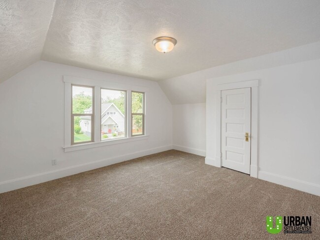 Building Photo - Spacious 4-Bedroom Home with 2-Car Garage, Basement Storage & Flexible Living Space in North Spokane