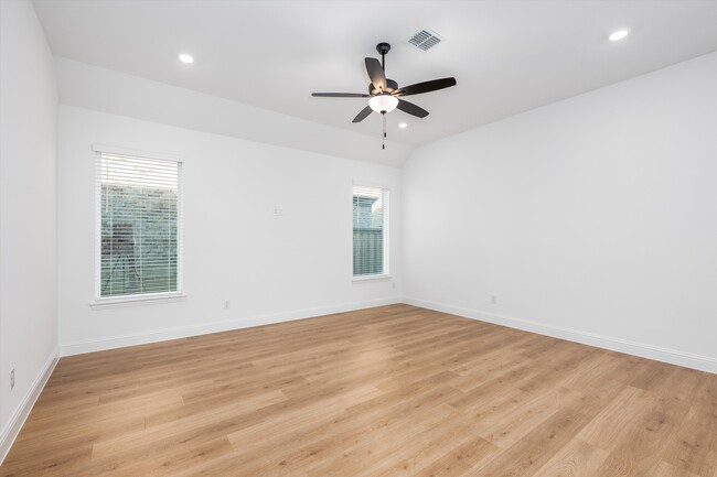 Building Photo - 1013 Rainshower Wy