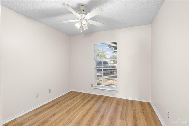 Building Photo - 17 Jonquil Ave