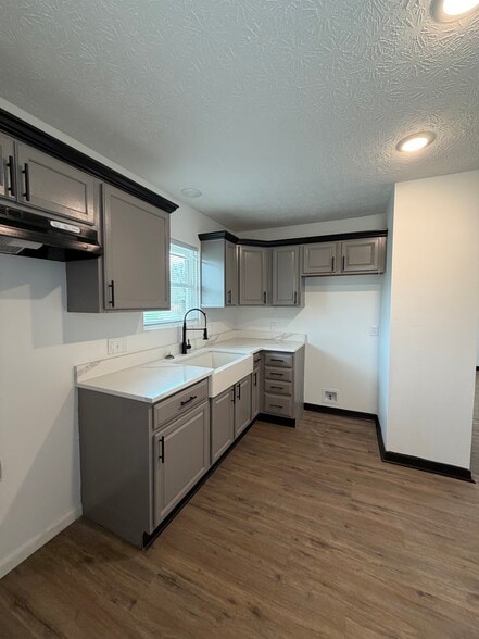 Kitchen - 2015 Val Vista Ct