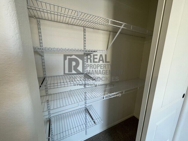 Building Photo - 420 Territory Ln