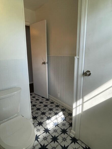 Building Photo - 1412 Tuscarora Dr