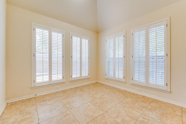 Building Photo - 26619 Summerbend Hollow Ln