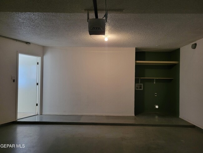 Building Photo - 8695 Pilgrimage Cir